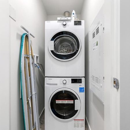 Modern Comfort At Ubc: 1Br Condo Near Campus Vancouver Exterior foto