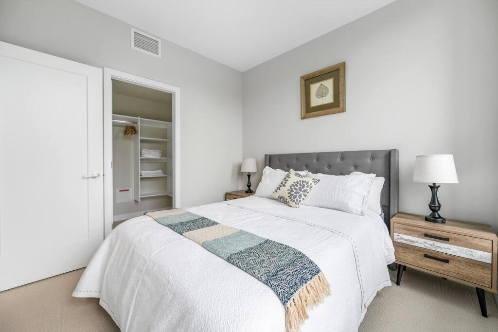 Modern Comfort At Ubc: 1Br Condo Near Campus Vancouver Exterior foto